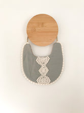 Load image into Gallery viewer, Bavoir réversible - Céleste