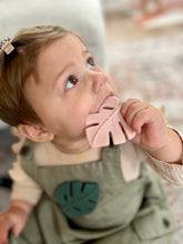 Load image into Gallery viewer, Jouet de dentition feuille