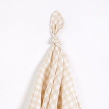 Load image into Gallery viewer, Couverture en mousseline à imprimé vichy beige