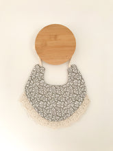 Load image into Gallery viewer, Bavoir réversible - Stella